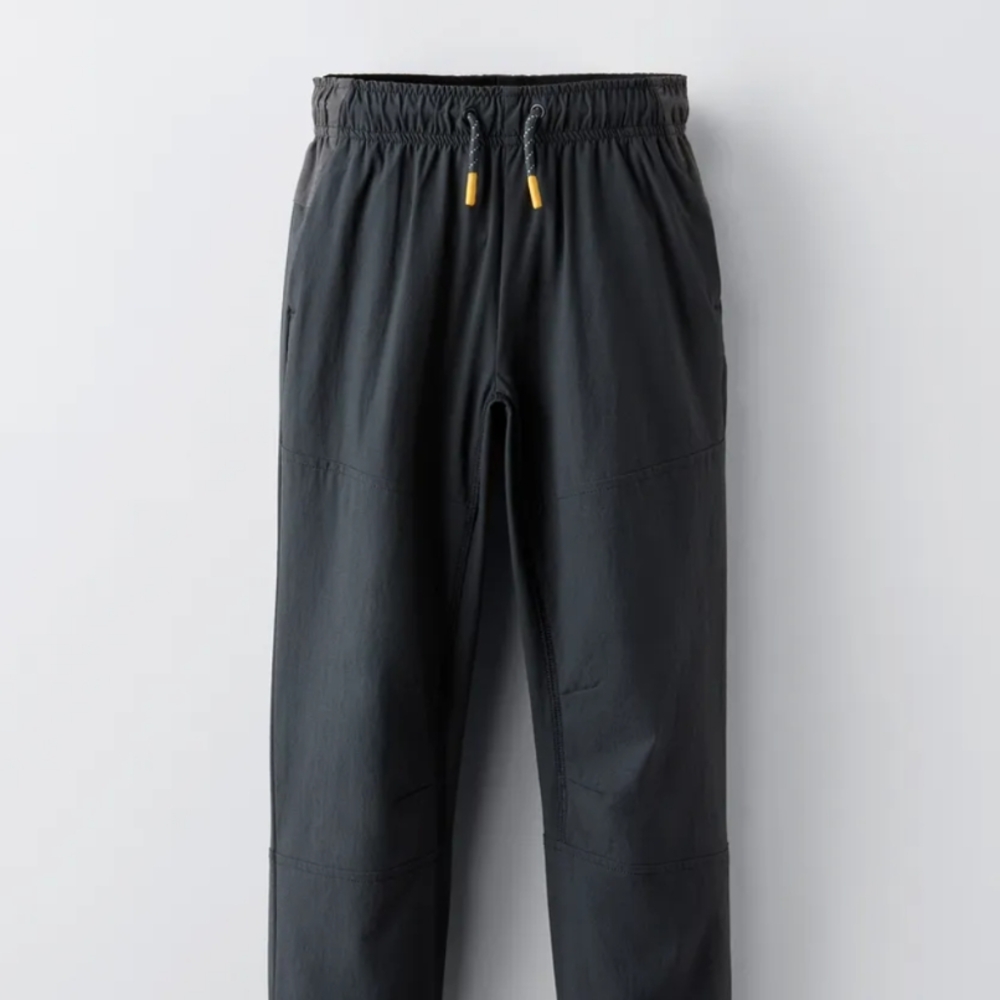 Zara Black Joggers with Elastic Waist and Relaxed Fit